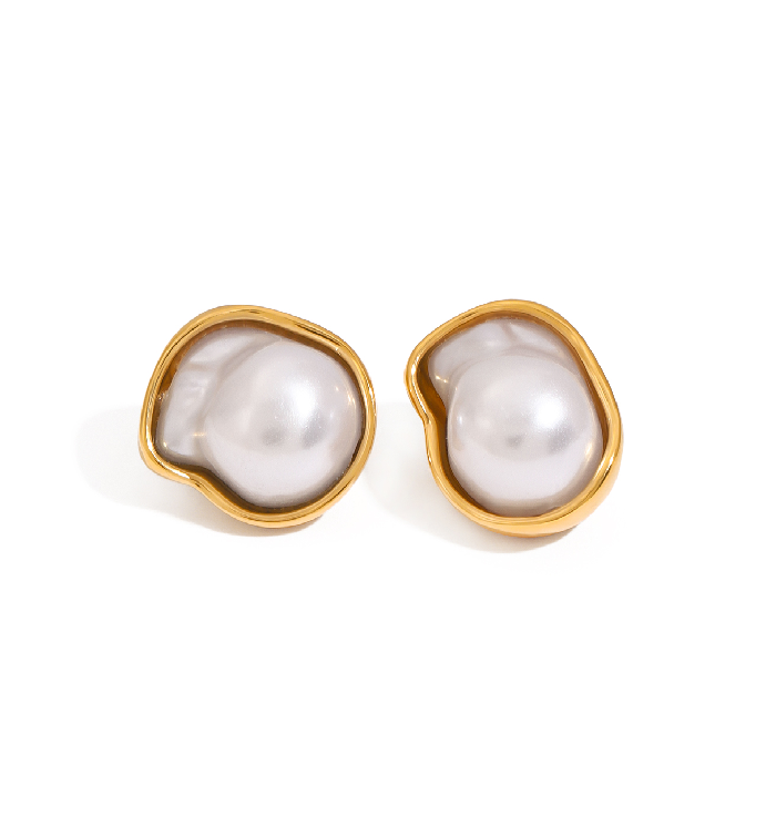 Aurora Baroque Ring by Lucy Luna Jewellery, alternate view 3